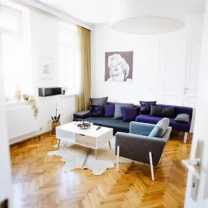 Apartment Huge Central Designer Loft With Tyrolean Touch , 160m2 Innsbruck