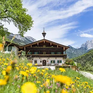 villa-bergkhof-kaisertal-alpine-hideaway.com-bavaria.com/