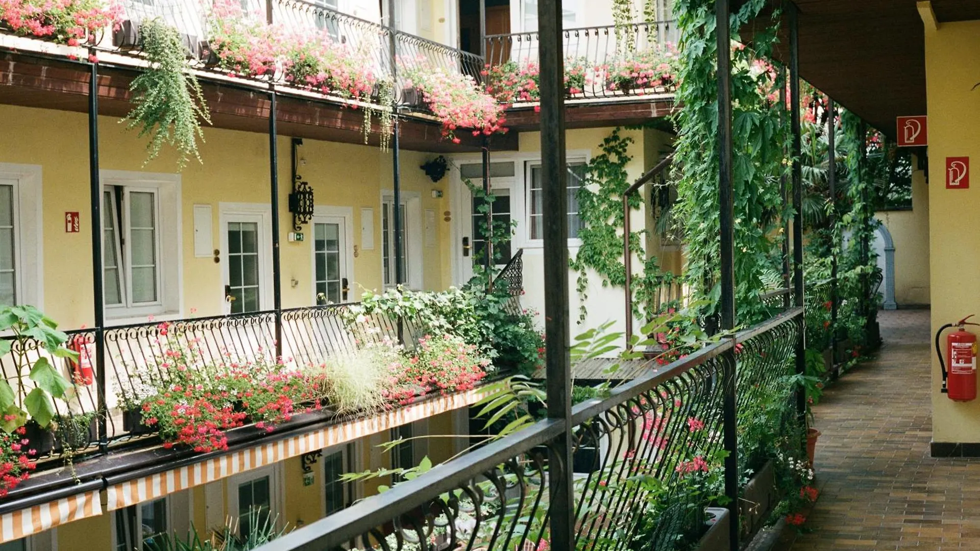 Hotel Am Brillantengrund Vienna