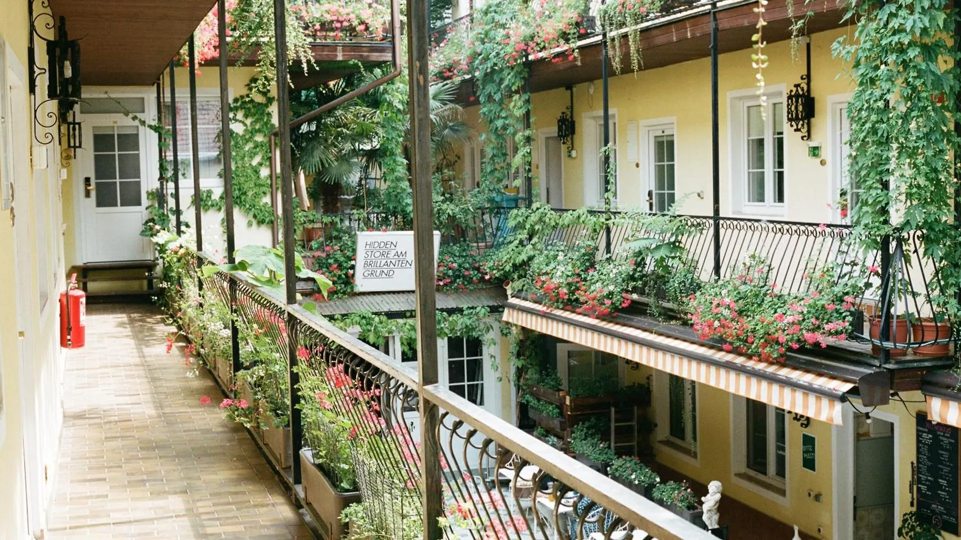 Hotel Am Brillantengrund Vienna