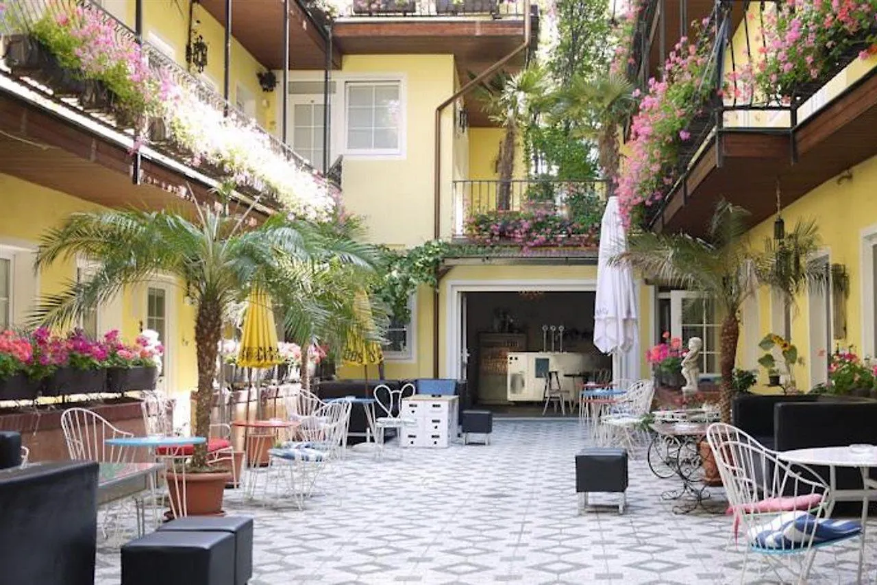 Hotel Am Brillantengrund Vienna