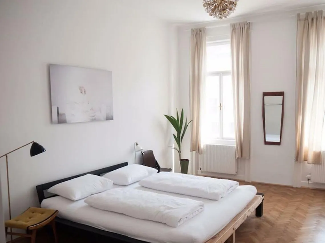 Hotel Am Brillantengrund Vienna